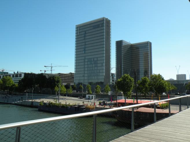  tour en forme de livre ouvert de la BNF